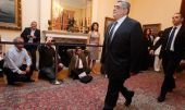 «Όλοι ...κάτω» η απάντηση των δημοσιογράφων στον Μιχαλολιάκο!