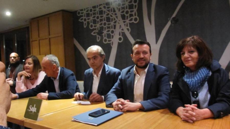 Δεν βρέχει, απλώς τους φτύνουν