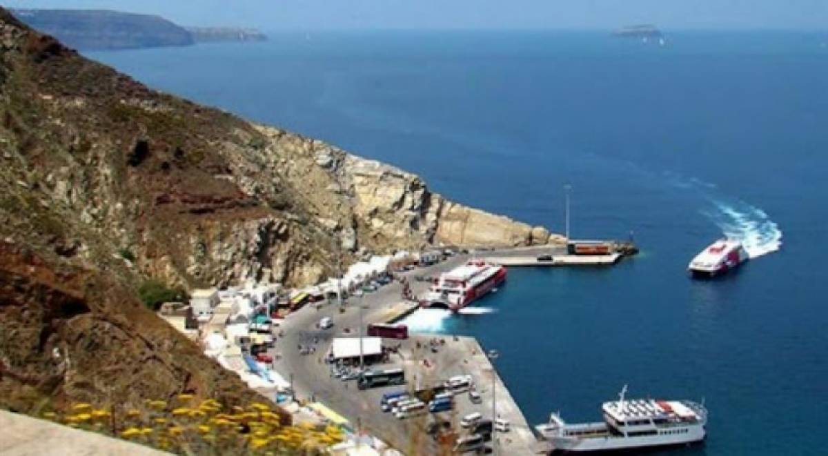 Καραμανλής: Τέλη 2020 το έργο στο λιμάνι της Σαντορίνης