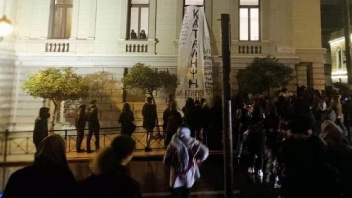 Υπό κατάληψη από σπουδαστές δραματικών σχολών το Εθνικό Θέατρο