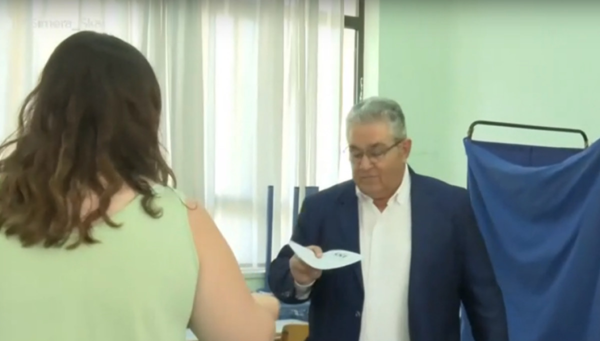 Απρόοπτο με τον Κουτσούμπα- Δεν του έδωσαν ψηφοδέλτιο του ΚΚΕ!