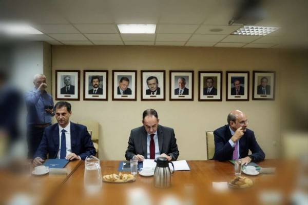 Μετά την ταινία ο Βαρουφάκης θα γίνει και… εικόνισμα στο ΥΠΟΙΚ