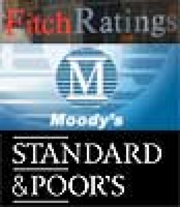 Moody's, Fitch και S&amp;P απειλούν με υποβαθμίσεις, αισιόδοξη η Morgan Stanley