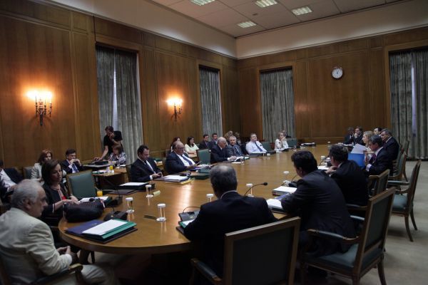 “Όχι” σε πρόωρες εκλογές από τον Παπανδρέου - Ανοιχτό το ενδεχόμενο δημοψηφίσματος
