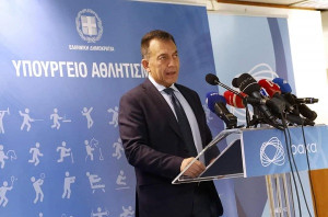 Βρούτσης σε ΕΑΚ: Εισηγηθείτε πώς θα κατανείμετε τα €11 εκατ.