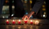 Πενθεί η Γαλλία-LIVE: Ημέρα μνήμης για τα θύματα των τρομοκρατών