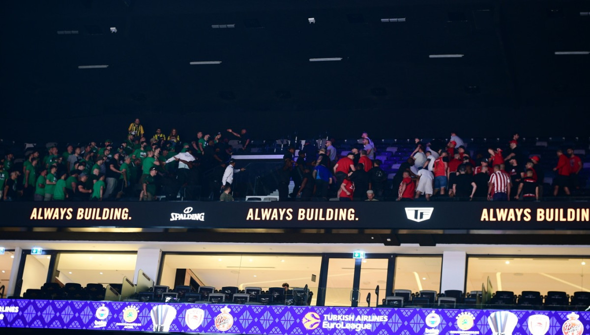 FInal Four: Ένταση μεταξύ οπαδών Ολυμπιακού-Παναθηναϊκού πριν τον μικρό τελικό