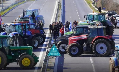 Μπλόκα αγροτών: 8ωρος αποκλεισμός της εθνικής οδού Θεσσαλονίκης-Χαλκιδικής