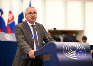Μανιάτης για δάνεια σε ελβετικό φράγκο: Η ΕΕ νομοθετεί, η Ελλάδα παρακολουθεί αμέτοχη