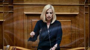 Γεννηματά για εμβολιασμούς: «Τσουβαλιάζετε» τους συνομωσιολόγους με τους πραγματικά προβληματισμένους