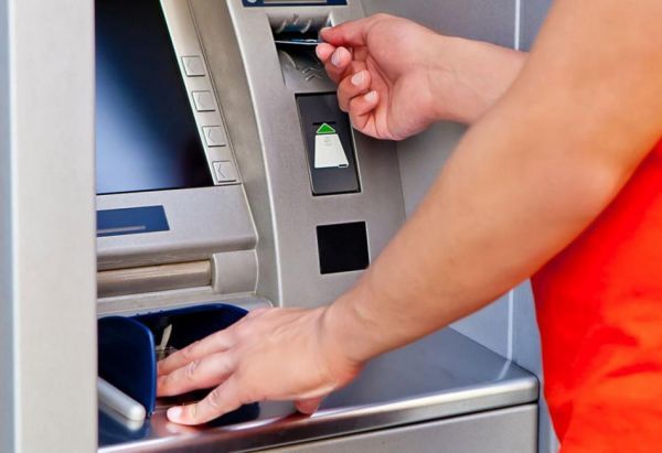 Επιστροφή καταθέσεων στις ελληνικές τράπεζες