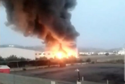 Οριοθετήθηκε φωτιά σε εργοστάσιο στα Οινόφυτα- Αποπνικτική η ατμόσφαιρα