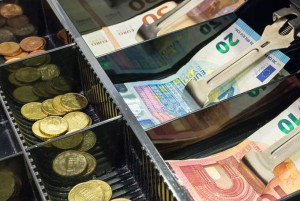 Μικρή πτώση στον τζίρο των ελληνικών επιχειρήσεων το β’ τρίμηνο