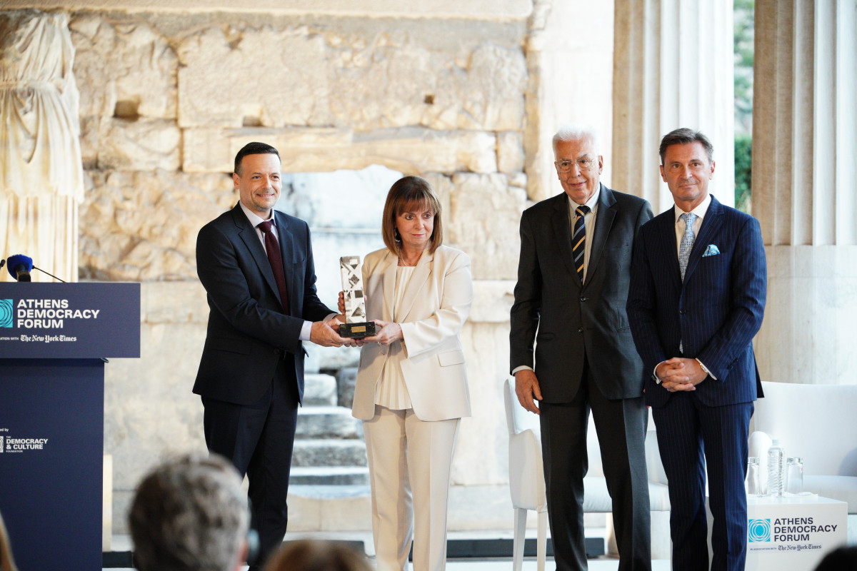 Στον ελληνικό λαό το Βραβείο Δημοκρατίας της Πόλης των Αθηνών