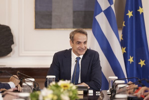 O Μητσοτάκης λύνει τον «γρίφο» των μπλε φακέλων μέσω… TikTok