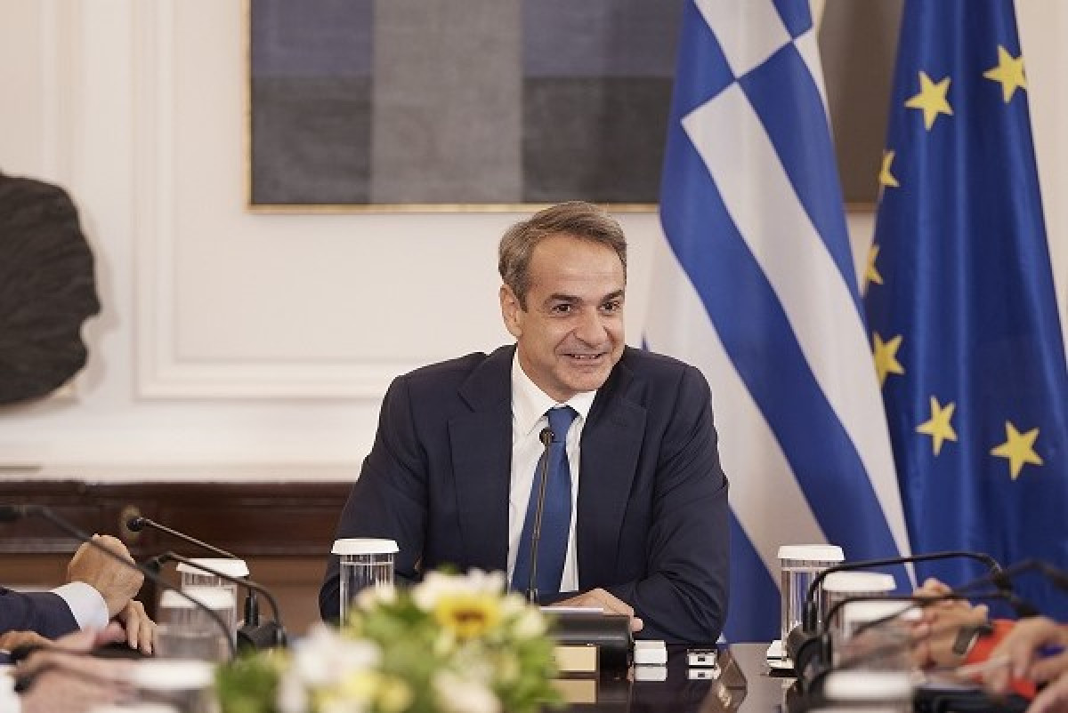 O Μητσοτάκης λύνει τον «γρίφο» των μπλε φακέλων μέσω… TikTok