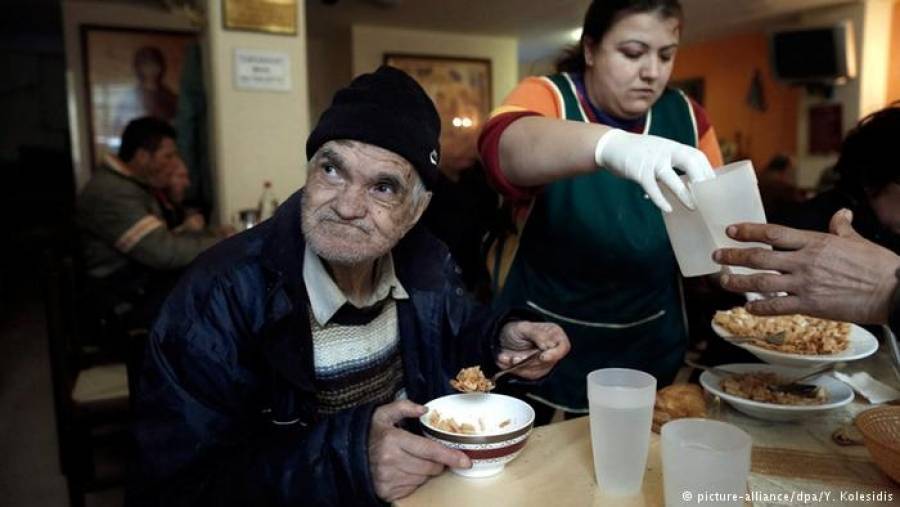DW: Η κρίση αφήνει τους Έλληνες πεινασμένους και τα υποσιτισμένα