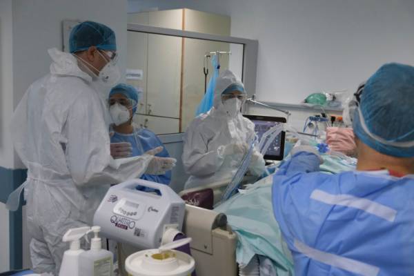 Κορονοϊός-Β.Ελλάδα: Πάνω απ'το 94% που νοσηλεύονται σε ΜΕΘ είναι ανεμβολίαστοι