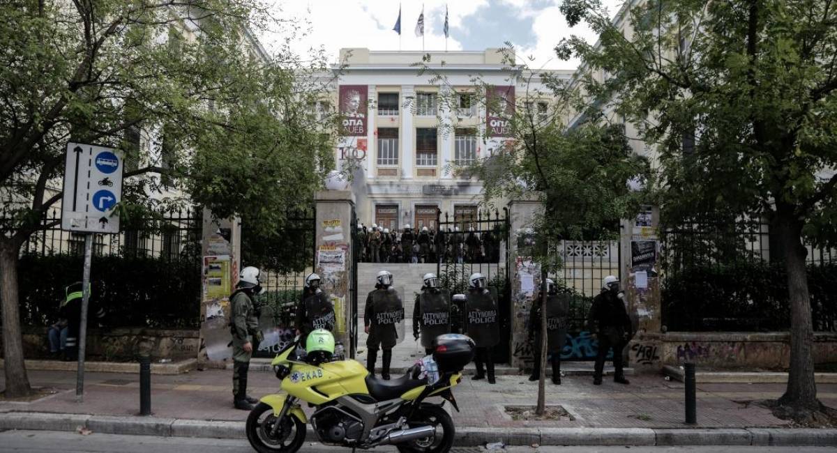 «Ντου» αντιεξουσιαστών στο σπίτι του πρύτανη της ΑΣΟΕΕ
