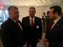 Ο Νίκος Παππάς φόρεσε γραβάτα!