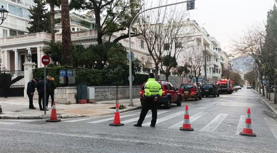 Μίνι συναγερμός με πυρκαγιά σε αποθήκη του Μεγάρου Μαξίμου