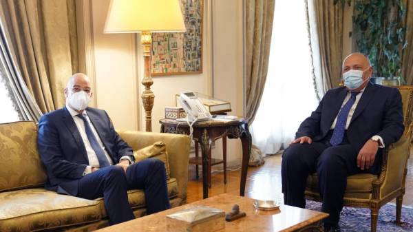 Συνάντηση Δένδια-Σούκρι: Καμία συζήτηση για οριοθέτηση ΑΟΖ Αιγύπτου-Τουρκίας
