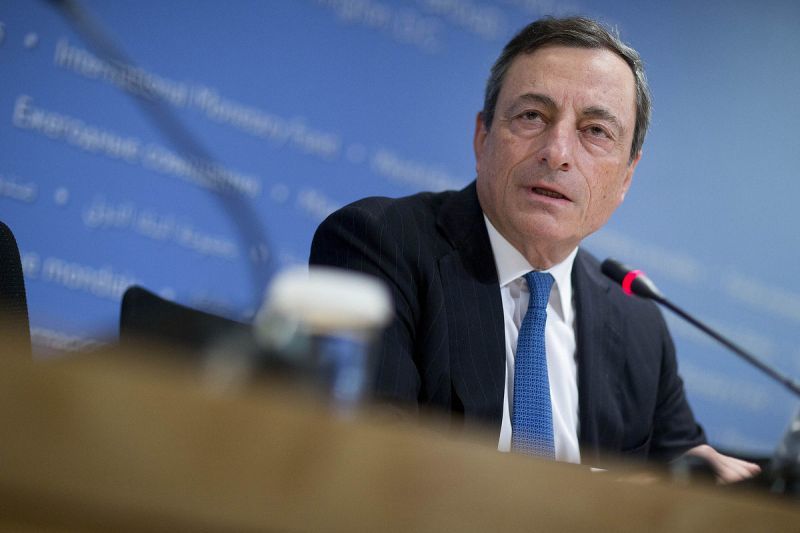 Ντράγκι: Το QE προστατεύει την ευρωζώνη από μια μετάσταση της ελληνικής κρίσης