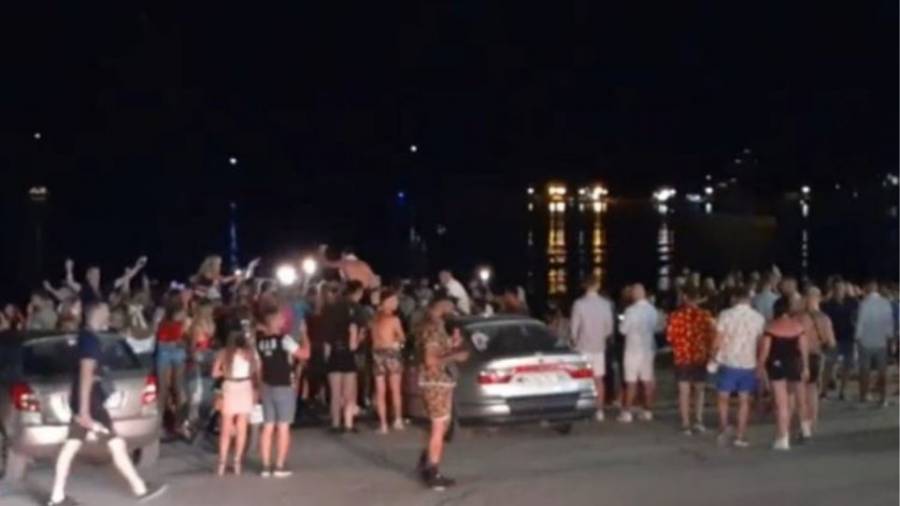 Ζάκυνθος: Τα μπαρ έκλεισαν τα μεσάνυχτα, το... πάρτι συνεχίστηκε
