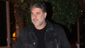 Ποινική δίωξη για πλημμέλημα στον Βασίλη Μπισμπίκη μετά από ζημιές σε σταθμευμένα οχήματα στη Φιλοθέη