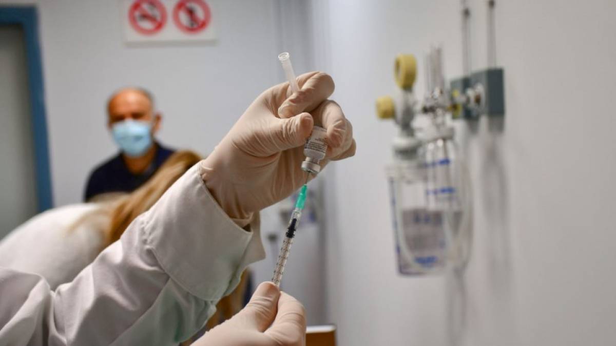 Εμβόλια mRNA: Σπάνια και ήπια επιπλοκή η μυοκαρδίτιδα σε νέους