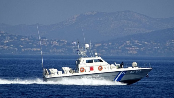 Βυθίστηκε ιστιοφόρο κοντά στη Σαντορίνη- Σώοι οι επιβαίνοντες