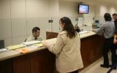 Κοινωνικό μέρισμα: Στα ταμεία των τραπεζών όσοι έχουν δεσμευμένους λογαριασμούς