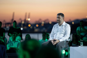 Δέσμευση Ανδρουλάκη για δωρεάν πρόσβαση στους νέους έως 24 ετών σε όλα τα μέσα μαζικής μεταφοράς
