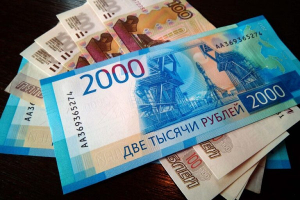 Γιατί το ρούβλι είναι το νόμισμα με την καλύτερη απόδοση φέτος στον κόσμο