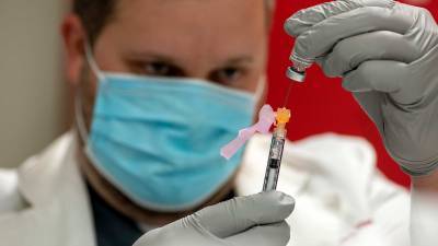 Βρετανία: 11.465.000 πολίτες έχουν λάβει την πρώτη δόση του εμβολίου