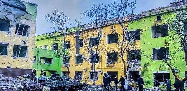 Μαριούπολη: Ρωσική αεροπορική επίθεση σε παιδιατρικό νοσοκομείο- Ζελένσκι: Θηριωδία!