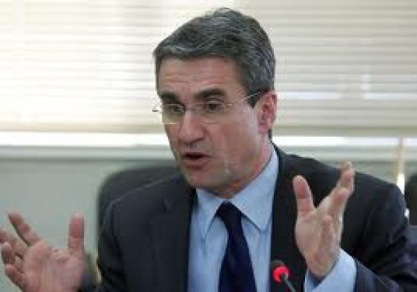 "Ναι" Λοβέρδου στην έκδοση άδειας άσκησης επαγγέλματος από τους ιατρικούς συλλόγους