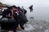 FT: «Η Ευρώπη γυρνάει την πλάτη της στην Ελλάδα»