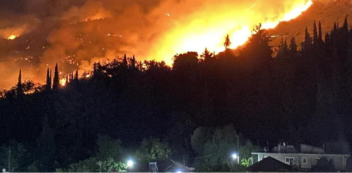 Κεφαλονιά: Μάχη με τις φλόγες στην Αγία Ειρήνη-Ενισχύονται οι δυνάμεις