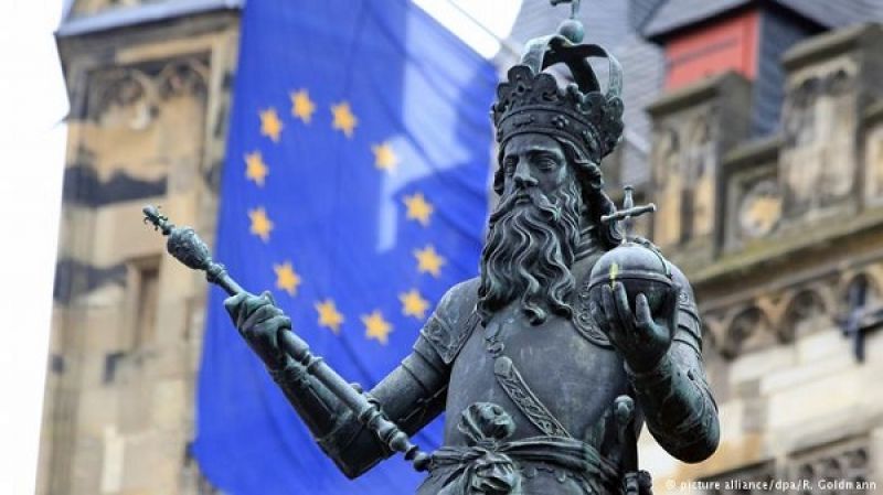 Στον Εμμανουέλ Μακρόν το φετινό βραβείο Καρλομάγνου