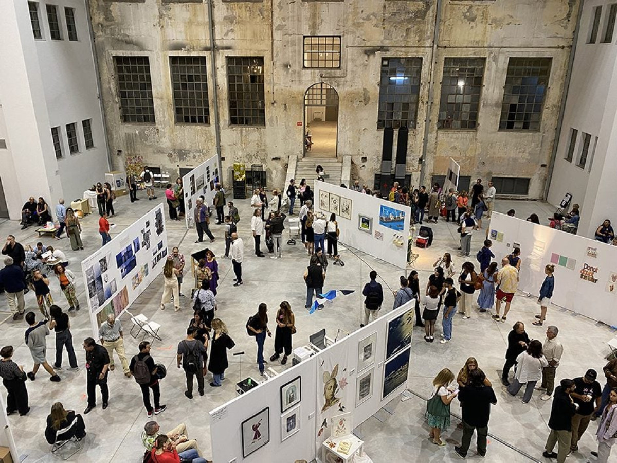 Platforms Project 2025: Η διεθνής φουάρ ανεξάρτητης τέχνης στο Καπνεργοστάσιο με πάνω από 900 καλλιτέχνες