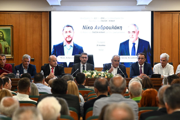 Ανδρουλάκης: «Επτά παρεμβάσεις» για restart στις μικρομεσαίες – Σφοδρή επίθεση στην κυβέρνηση για την ακρίβεια