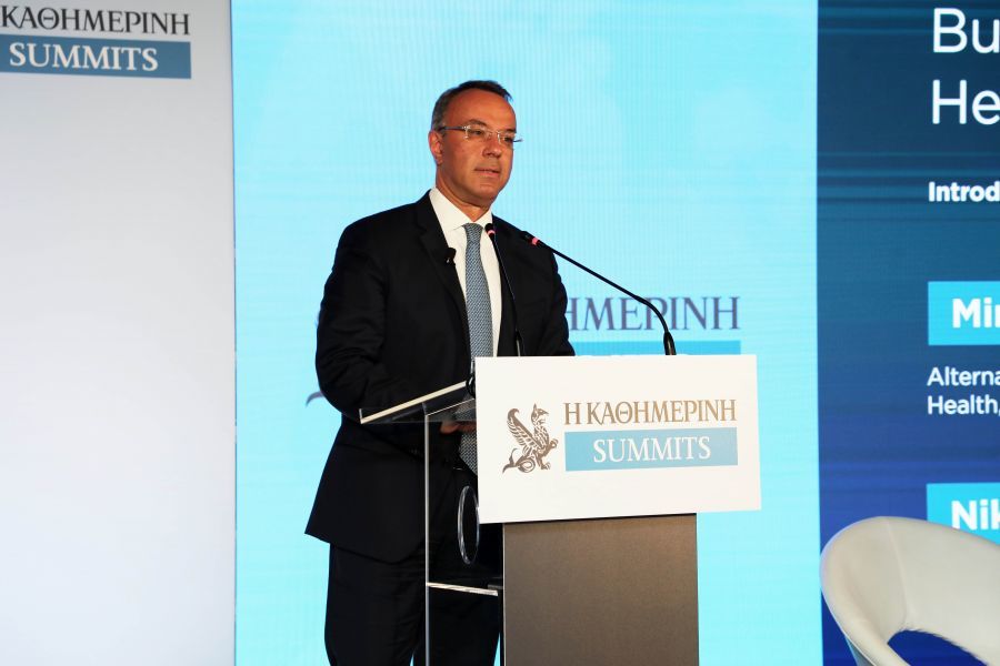 Σταϊκούρας: Δαπάνες €11,7δισ. και 6.000 προσλήψεις στην υγεία το 2022