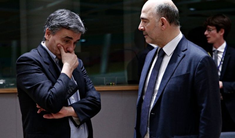 Συνάντηση Τσακαλώτου-Μοσκοβισί: Αλλαγές σε επιδόματα και εργασιακά ζητά η Κομισιόν