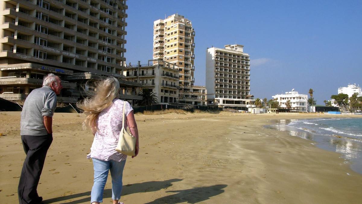 Συγκλονιστικό οδοιπορικό στην Αμμόχωστο– Συγκίνηση και οργή των Κυπρίων (videos)
