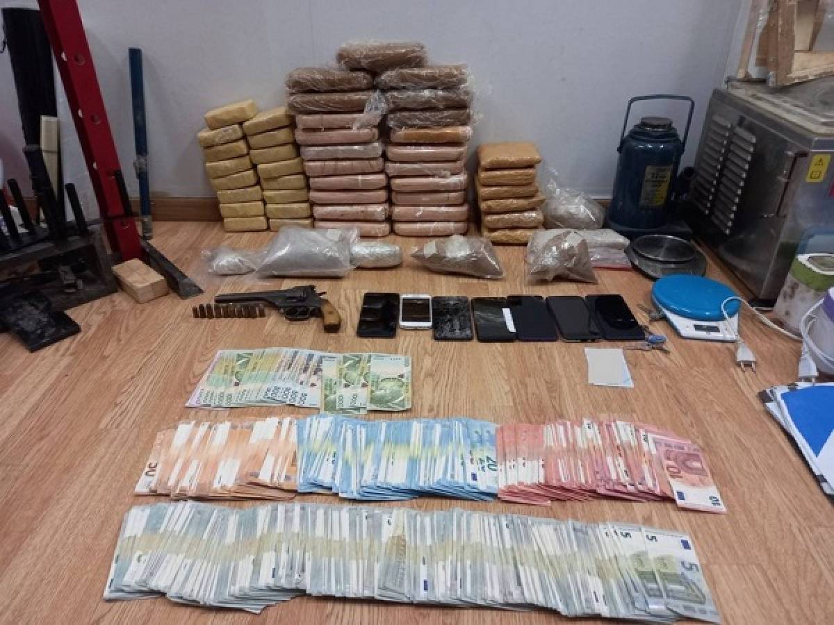 Εξαρθρώθηκε σπείρα με 21,5 κιλά ηρωίνης στην Αθήνα-Συνελήφθησαν τρία άτομα