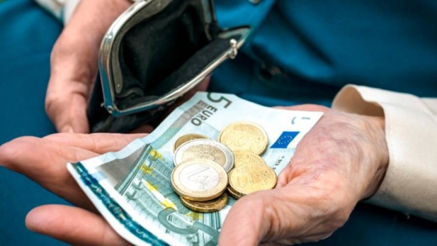 Πιστώνονται στους λογαριασμούς οι «ενισχυμένες» επικουρικές συντάξεις