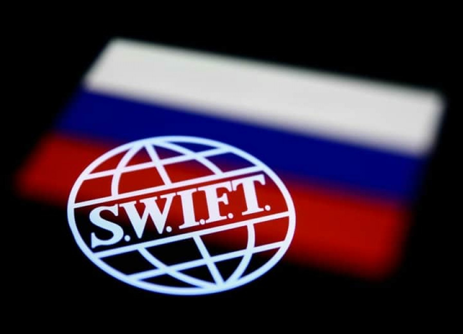 ΕΕ: Μέγα «μπλέξιμο» με τον αποκλεισμό ρωσικών τραπεζών απ’το SWIFT!