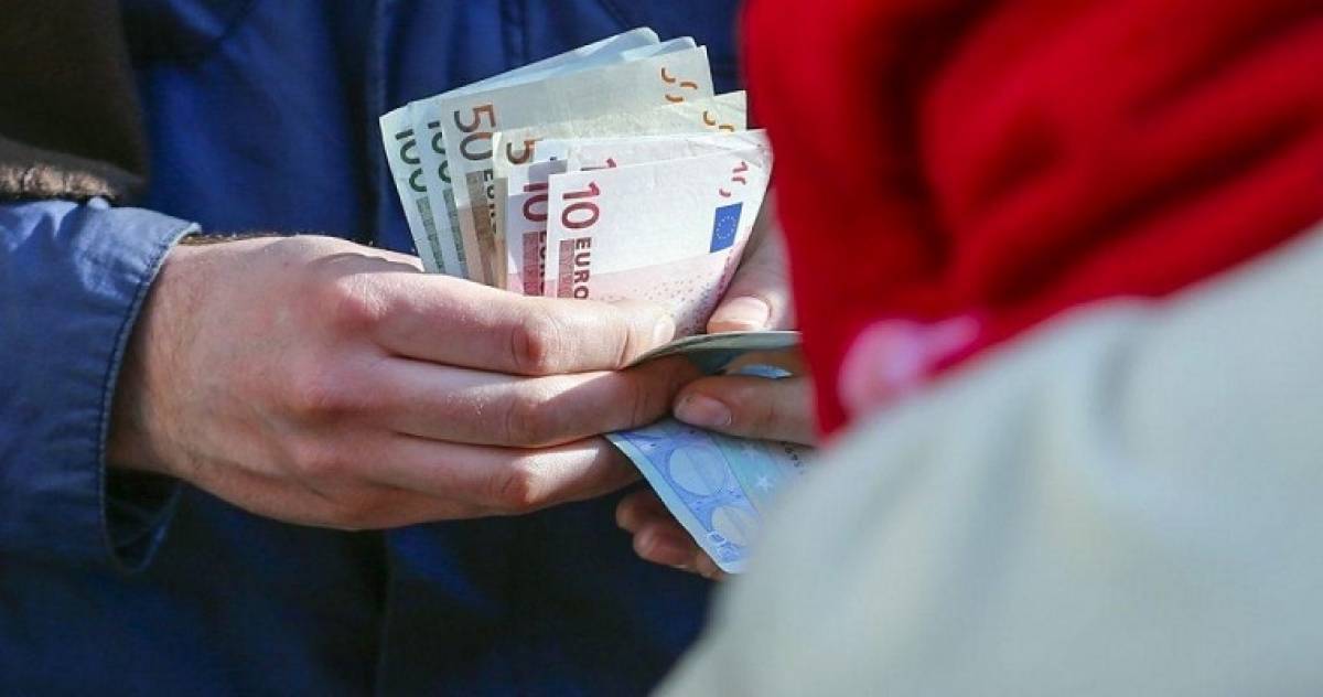 Κοινωνικό μέρισμα από €300 έως €1.400 σε 1,3 εκατ. νοικοκυριά