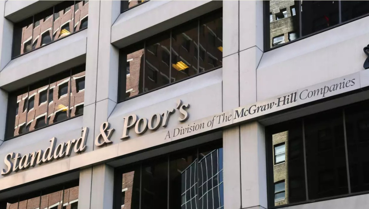 Standard &amp; Poor’s: Εγκρίνει την πρόωρη εξόφληση των δανείων του πρώτου μνημονίου